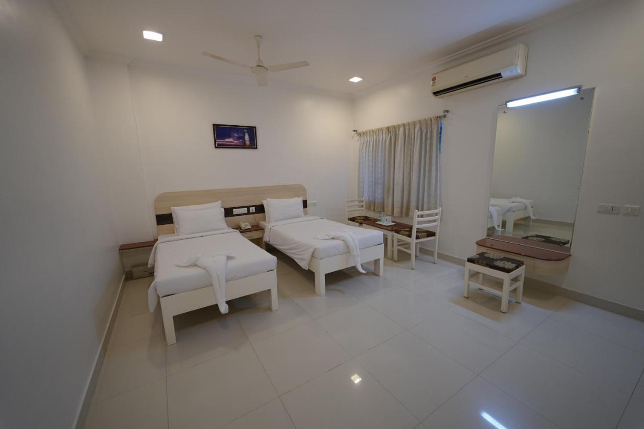 Hotel Palmyra Grand Inn Tirunelveli Buitenkant foto
