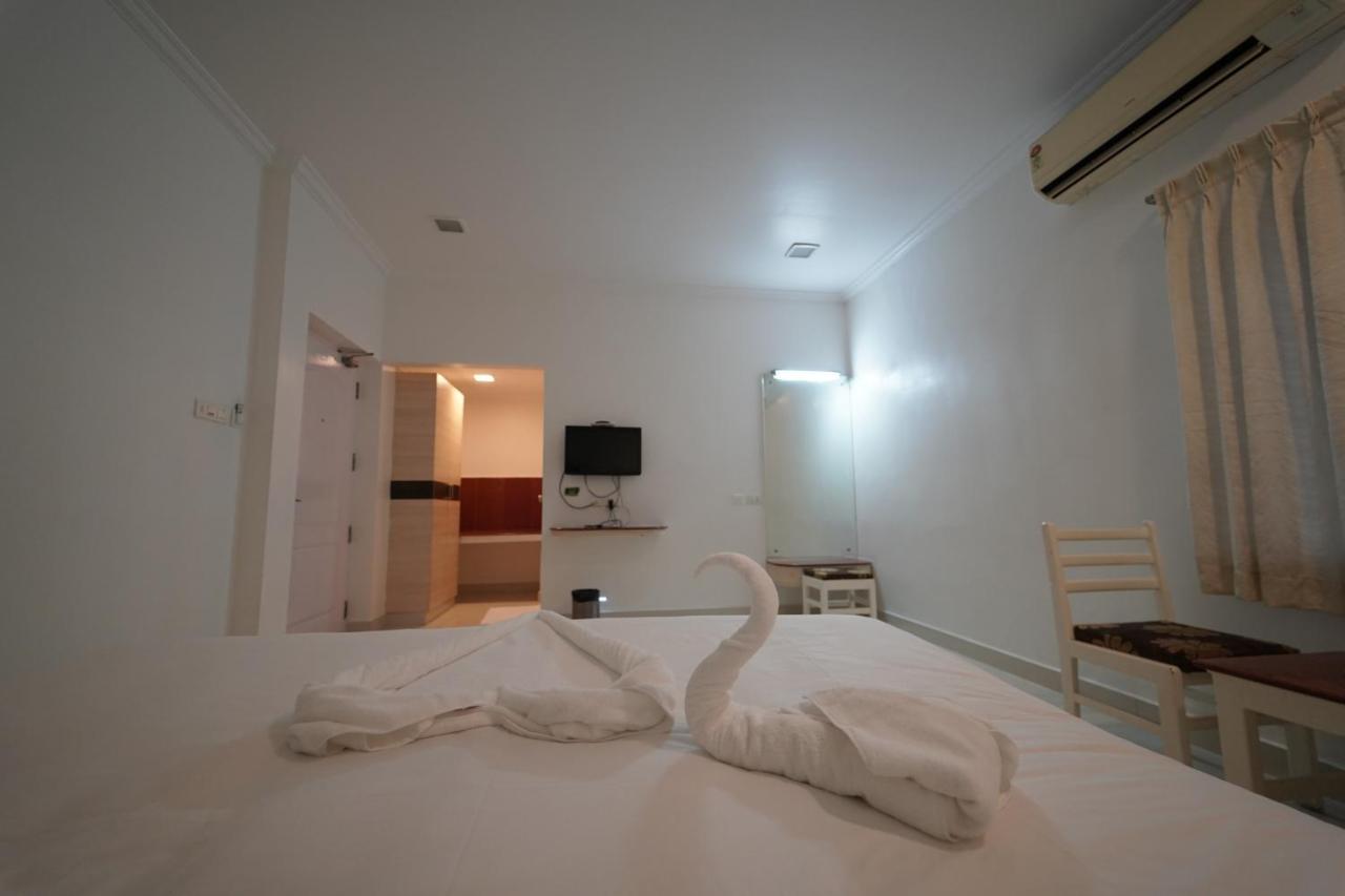 Hotel Palmyra Grand Inn Tirunelveli Buitenkant foto
