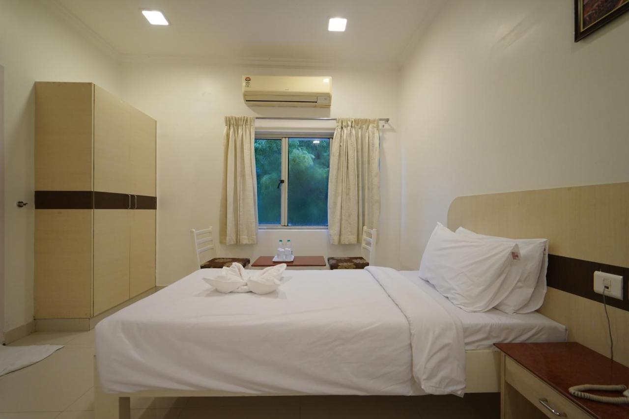 Hotel Palmyra Grand Inn Tirunelveli Buitenkant foto