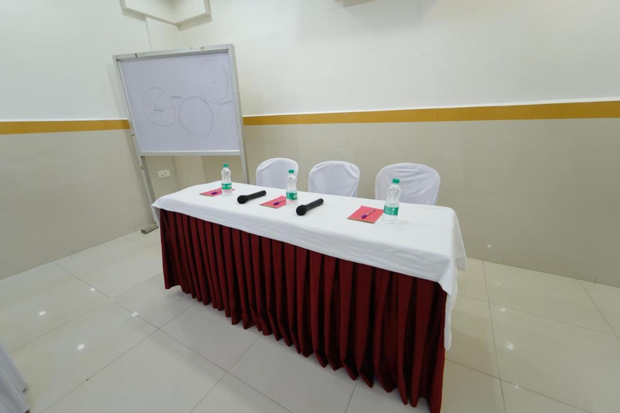Hotel Palmyra Grand Inn Tirunelveli Buitenkant foto
