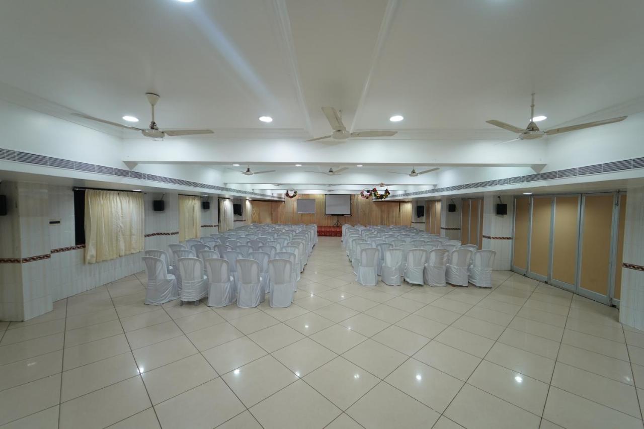 Hotel Palmyra Grand Inn Tirunelveli Buitenkant foto