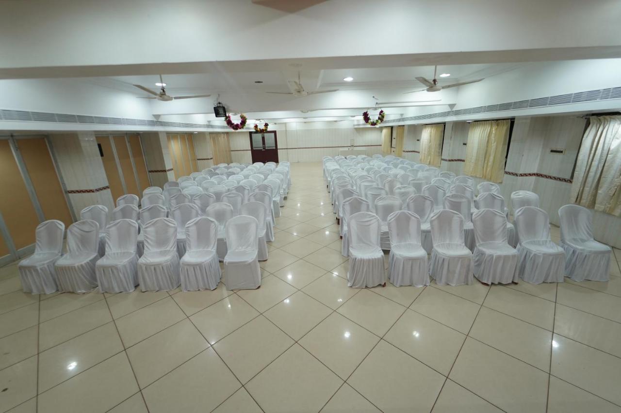 Hotel Palmyra Grand Inn Tirunelveli Buitenkant foto