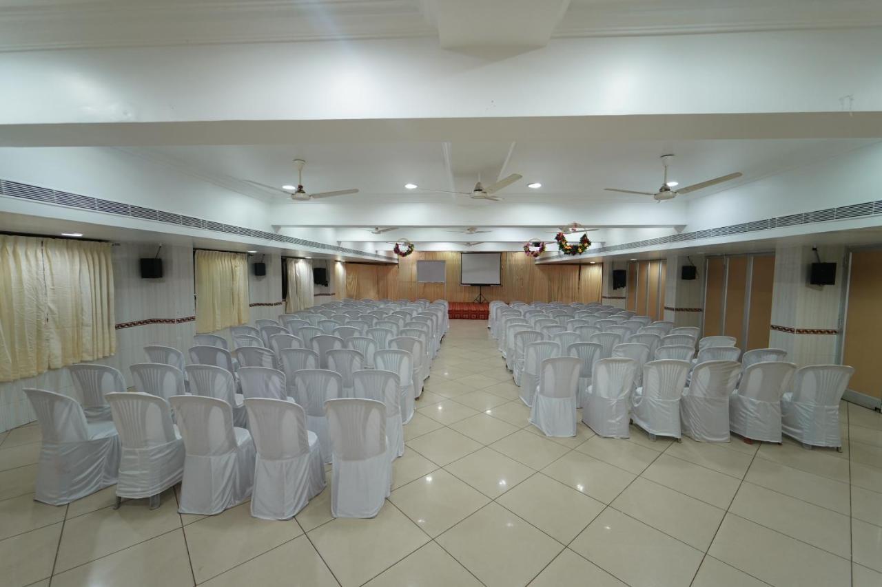 Hotel Palmyra Grand Inn Tirunelveli Buitenkant foto