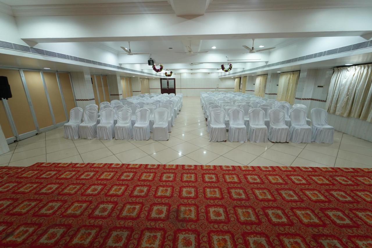 Hotel Palmyra Grand Inn Tirunelveli Buitenkant foto